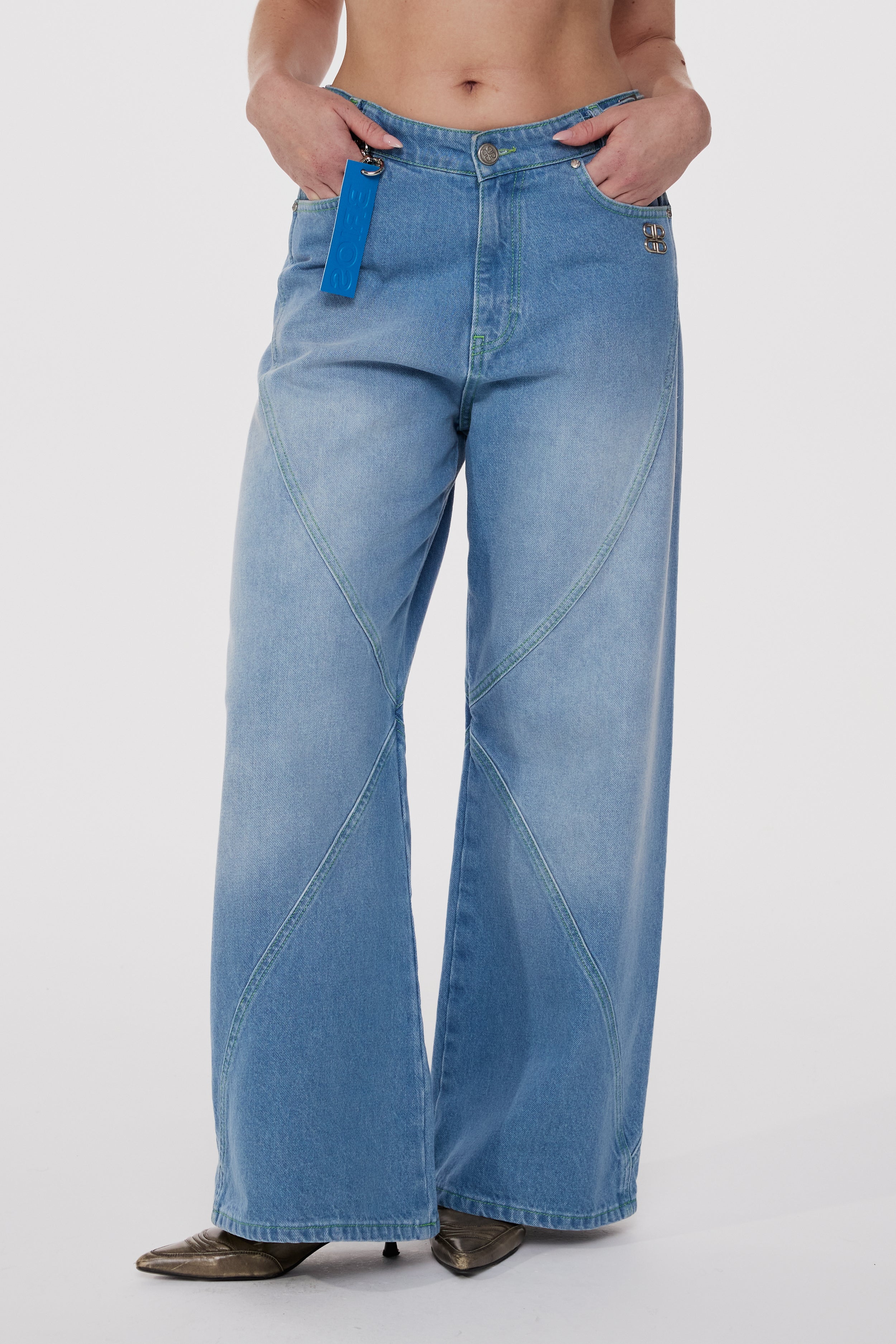 Wide-Leg Jeans mit geschwungener Nahtführung