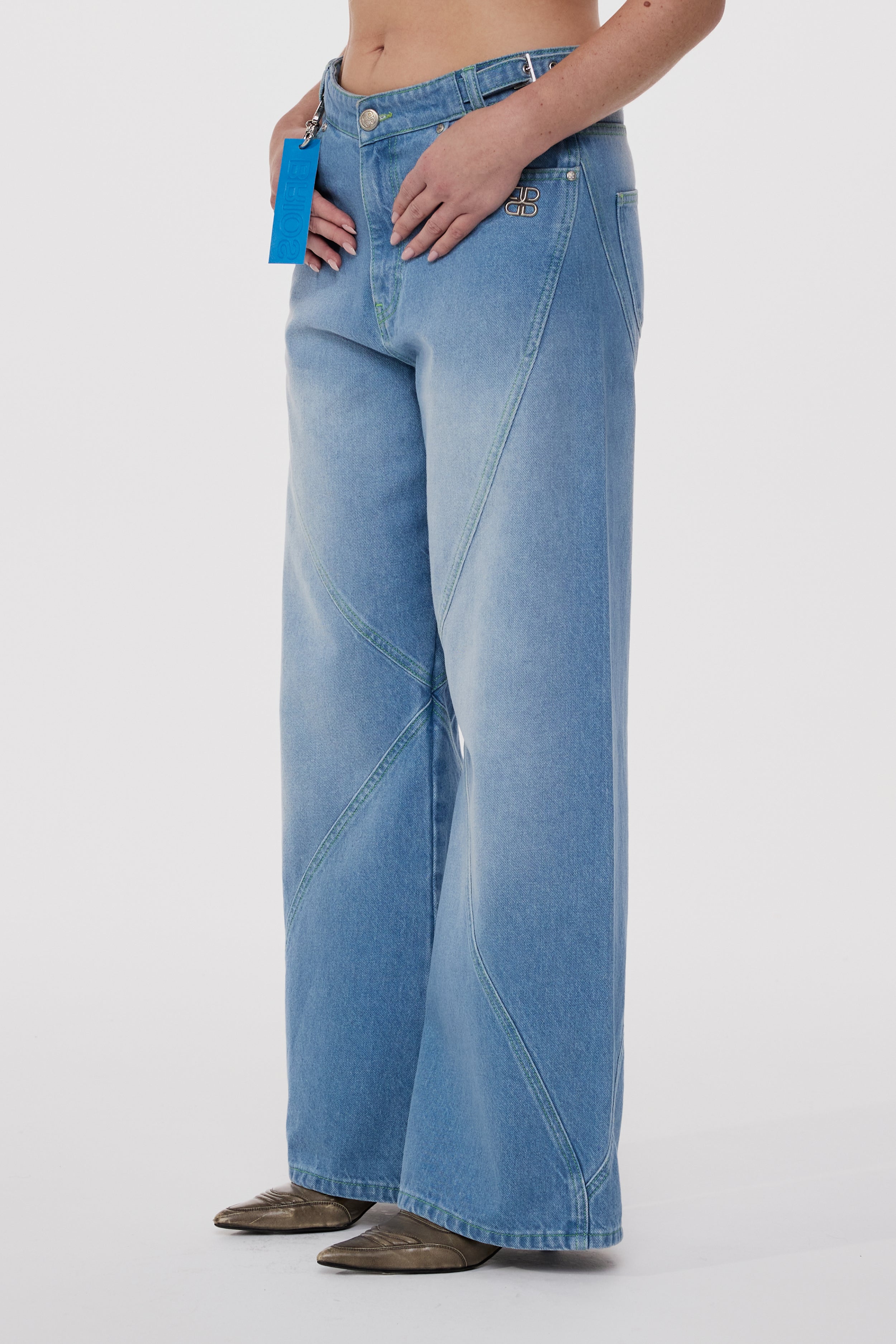 Wide-Leg Jeans mit geschwungener Nahtführung